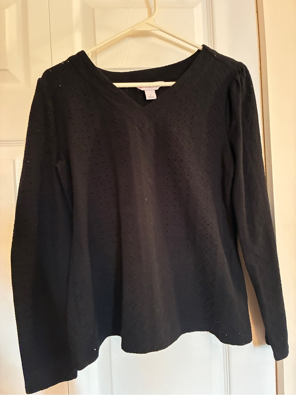 Liz Claiborne Black Eyelet V-Neck Long Sleeve Top